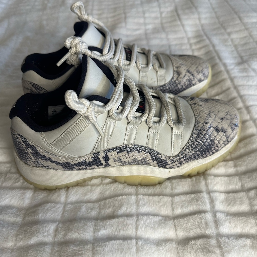 Air Jordan 11 Retro Low snakeskin